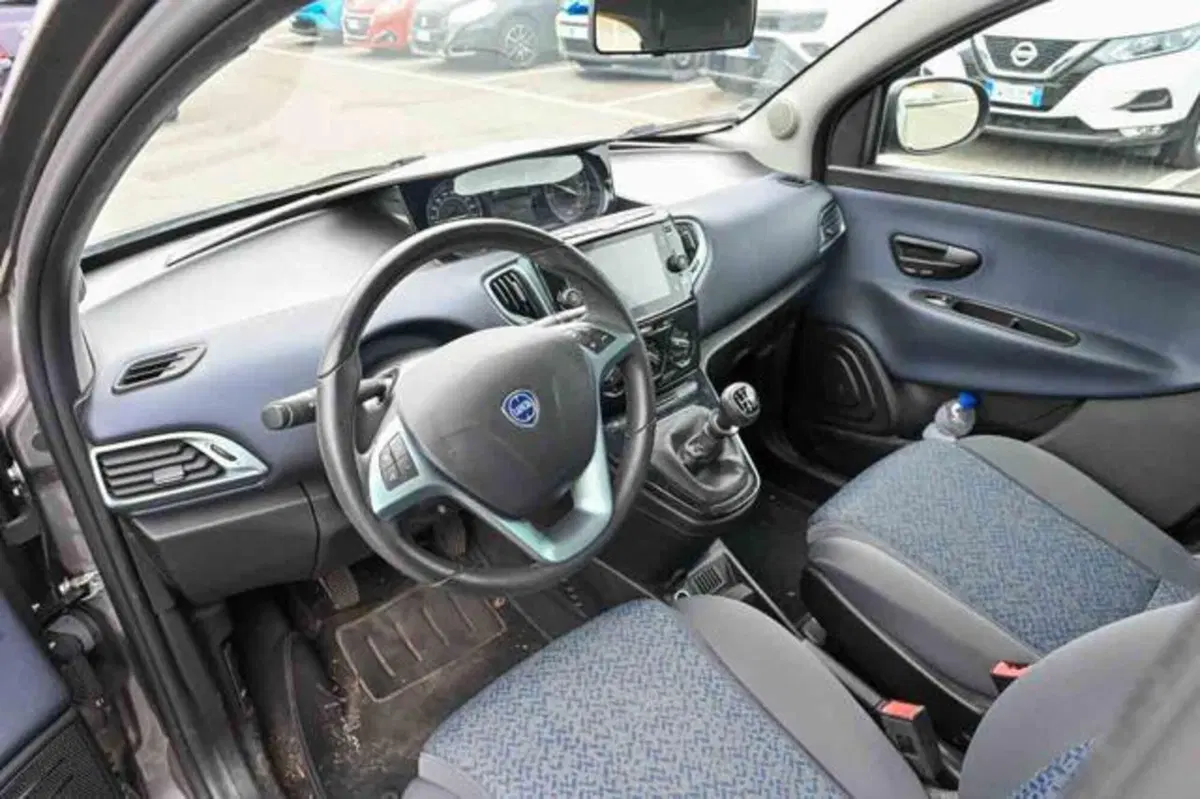 Lancia Ypsilon usata a Torino (8)