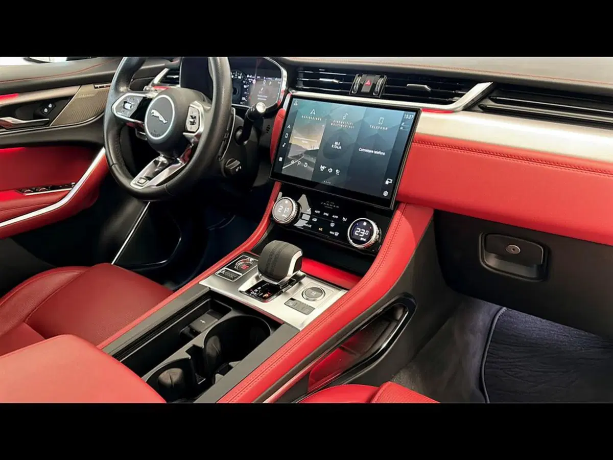Jaguar F-Pace usata a Varese (13)