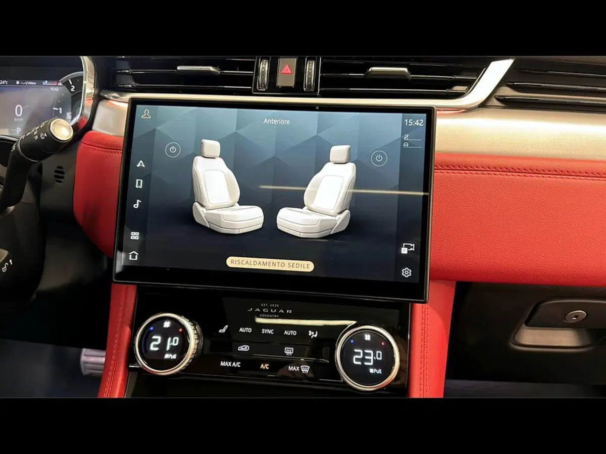 Jaguar F-Pace usata a Varese (14)