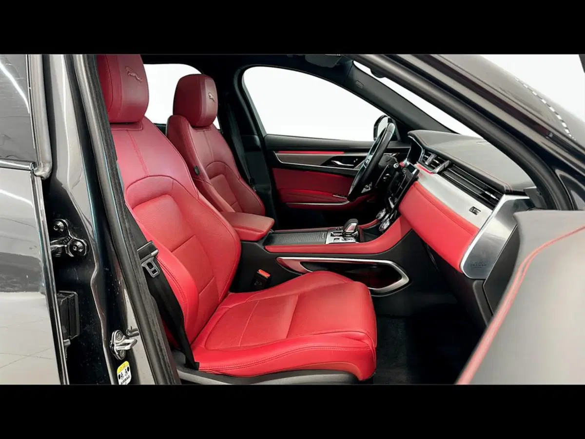 Jaguar F-Pace usata a Varese (3)