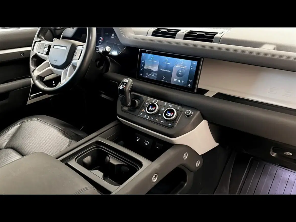 Land Rover Defender usata a Varese (13)