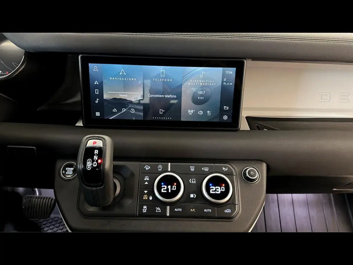 Land Rover Defender usata a Varese (14)