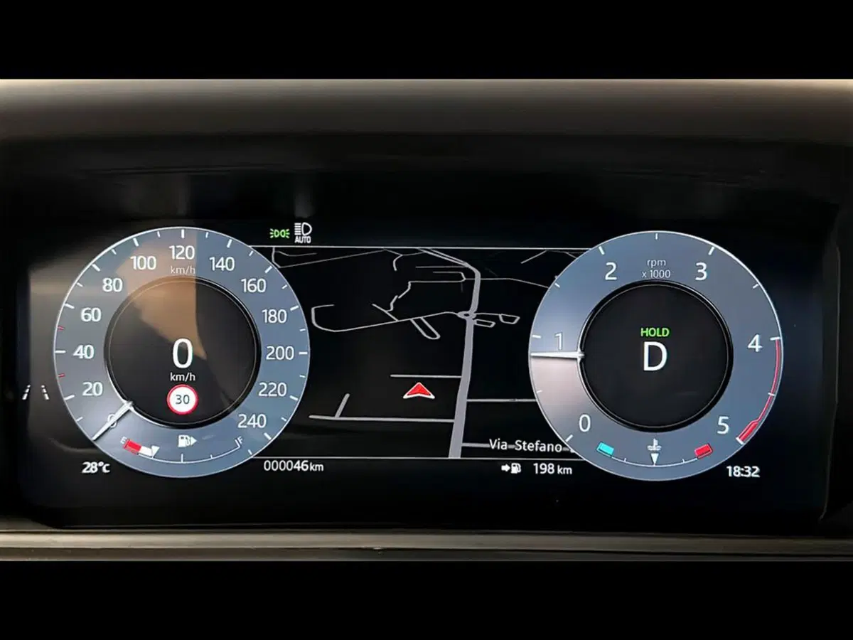 Land Rover Range Rover Velar nuova a Varese (10)