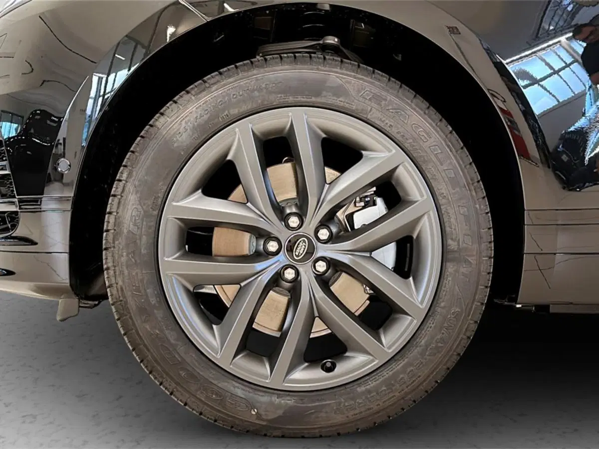 Land Rover Range Rover Velar nuova a Varese (9)