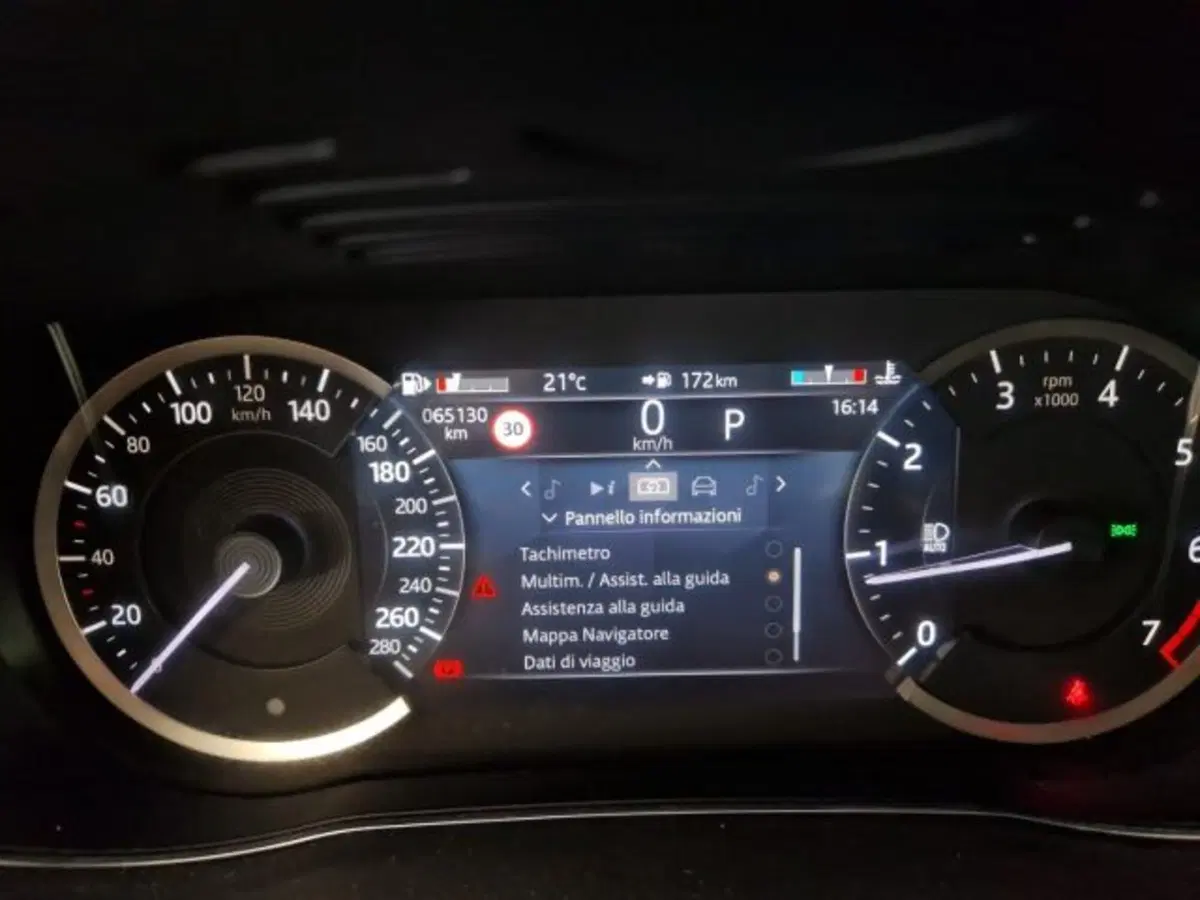 Jaguar E-Pace usata a Livorno (11)