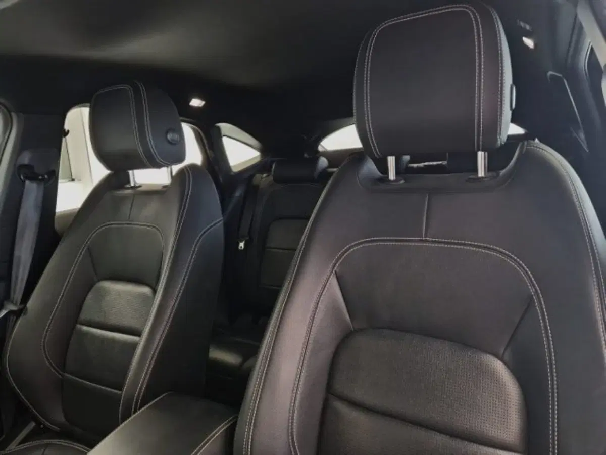 Jaguar E-Pace usata a Livorno (15)