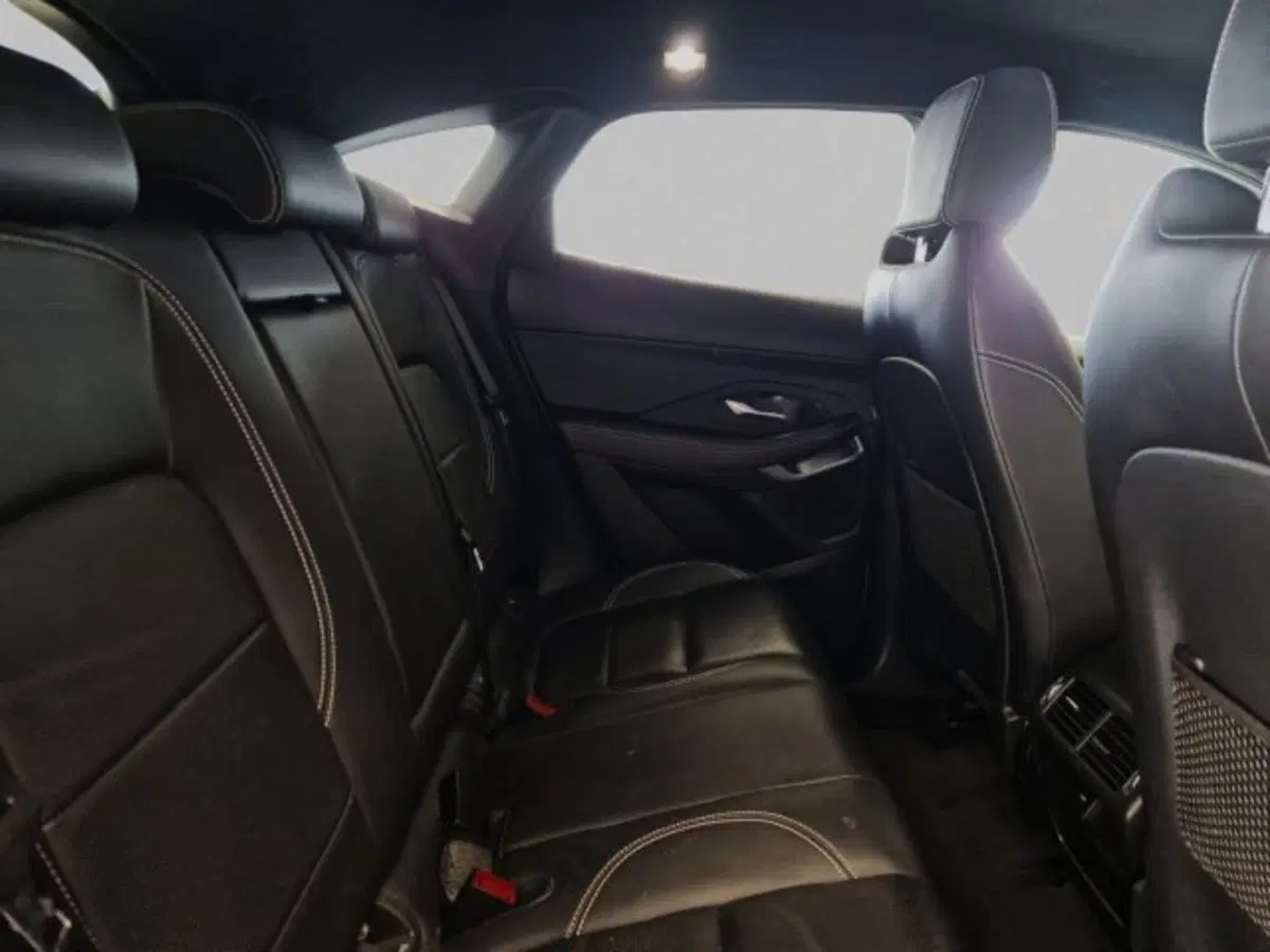 Jaguar E-Pace usata a Livorno (18)
