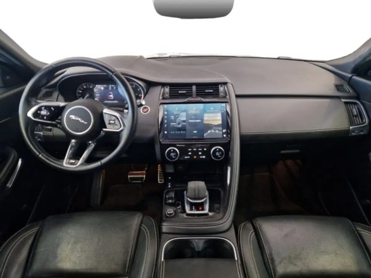 Jaguar E-Pace usata a Livorno (5)