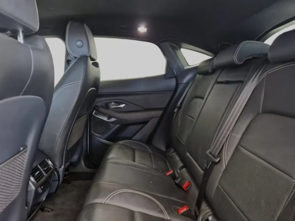 Jaguar E-Pace usata a Livorno (6)