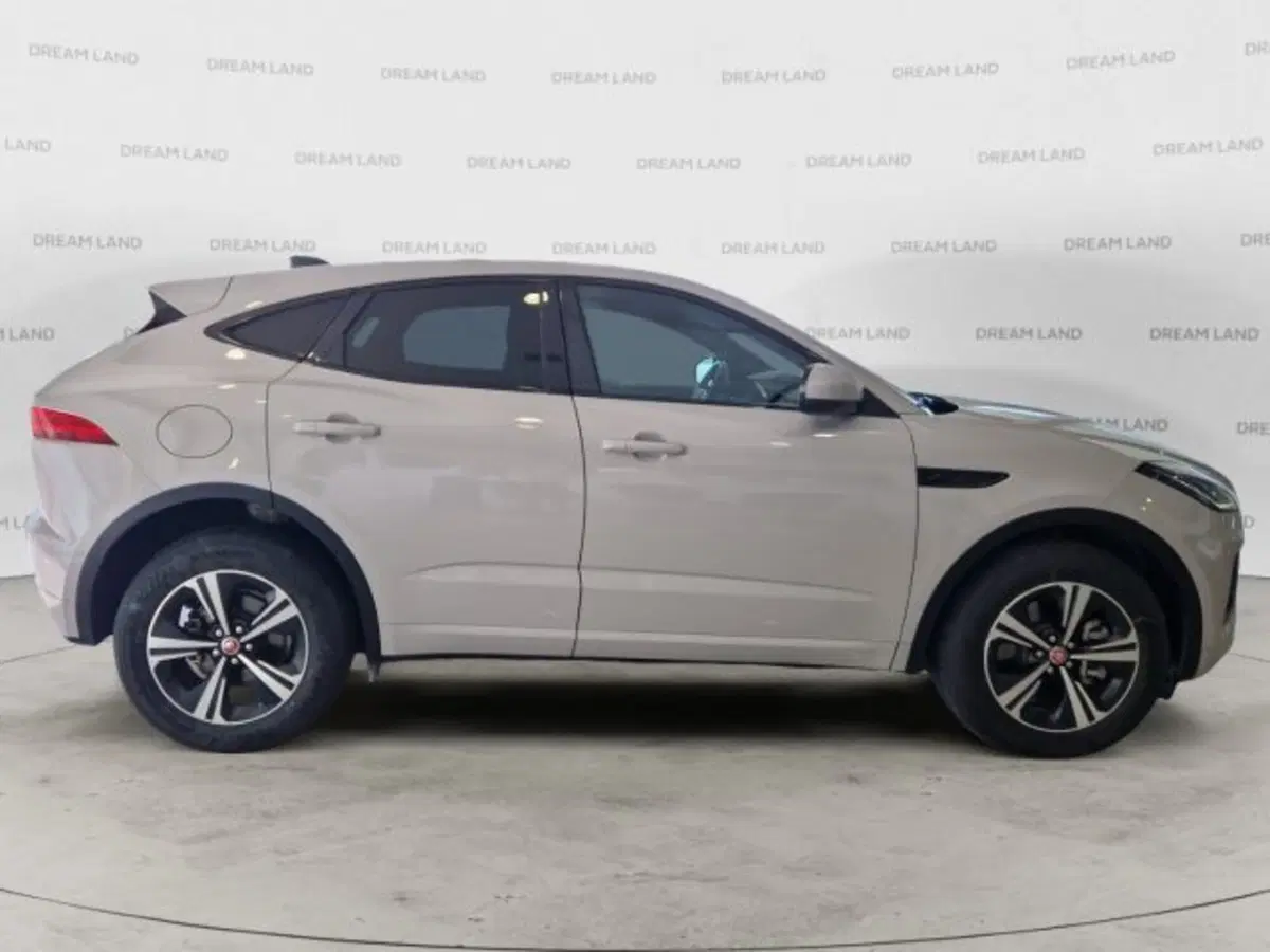 Jaguar E-Pace usata a Livorno (7)
