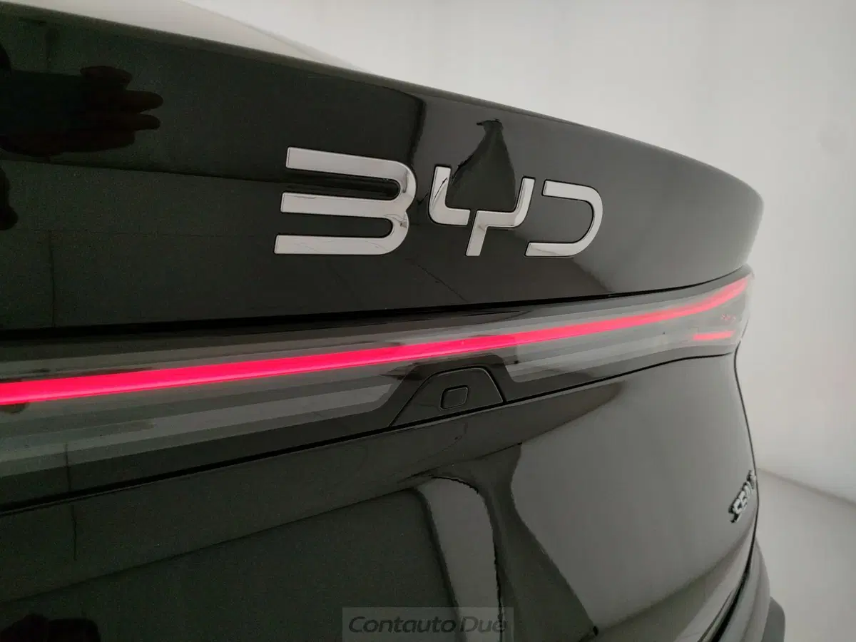 Byd Seal 6 DM-i nuova a Caserta (11)