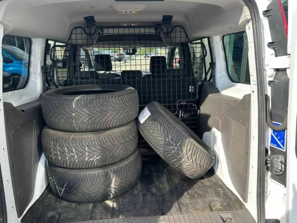Ford Transit Connect Wagon usata a Bologna (14)