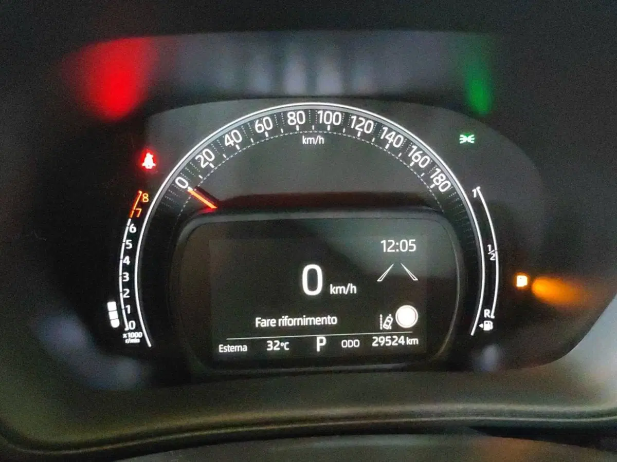 Toyota Aygo X usata a Milano (10)