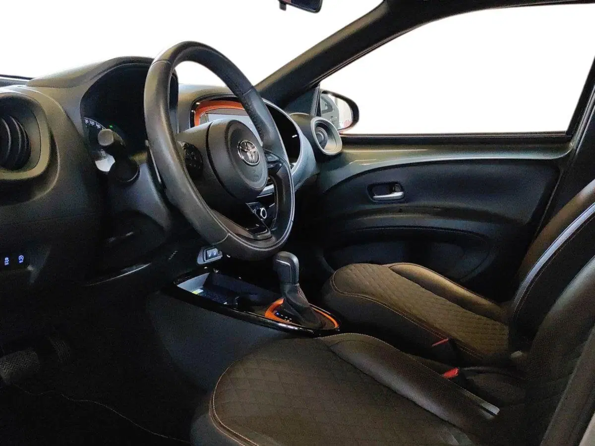 Toyota Aygo X usata a Milano (8)
