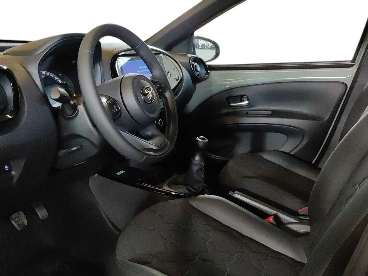 Toyota Aygo X nuova a Milano (7)
