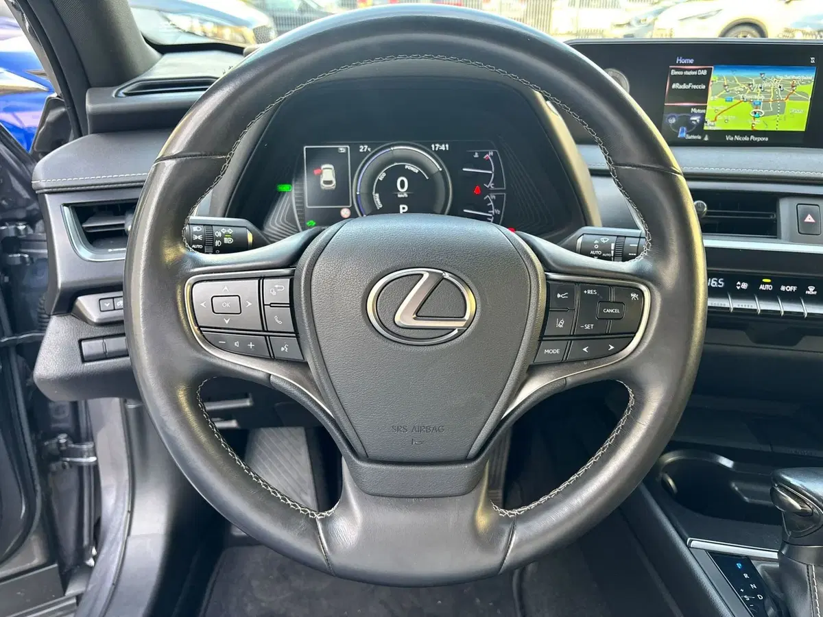 Lexus UX usata a Modena (10)