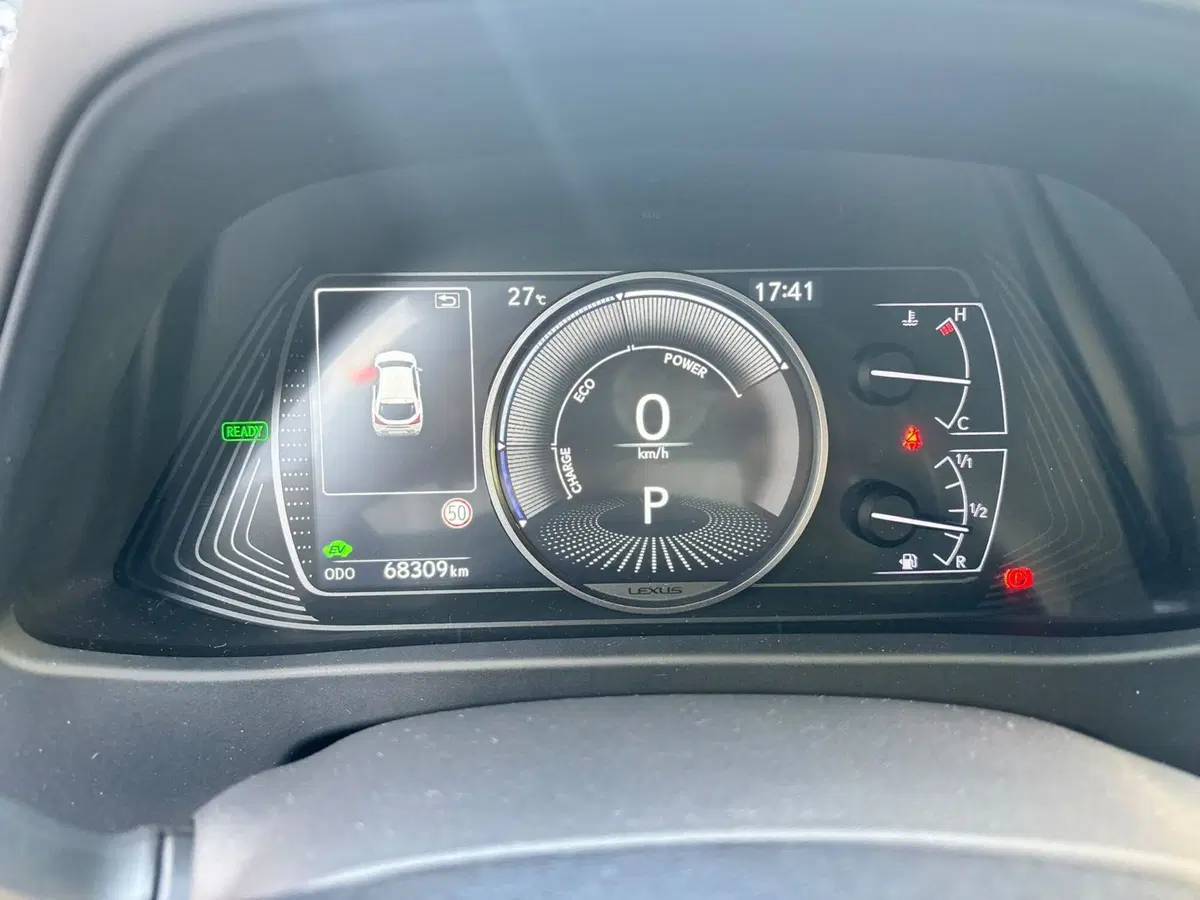 Lexus UX usata a Modena (9)
