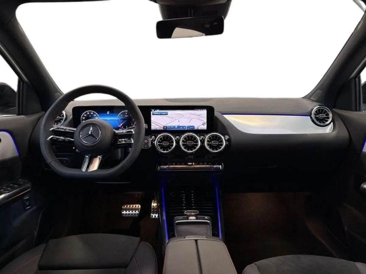 Mercedes-Benz GLA SUV nuova a Macerata (10)