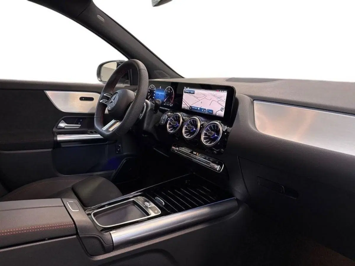 Mercedes-Benz GLA SUV nuova a Macerata (12)