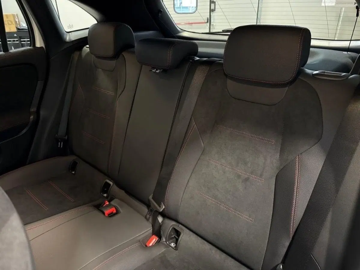 Mercedes-Benz GLA SUV nuova a Macerata (13)