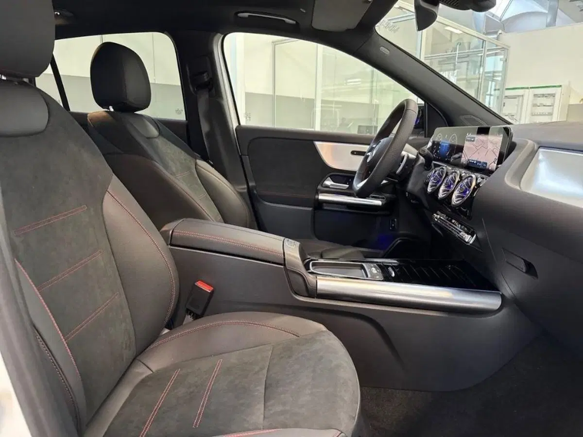 Mercedes-Benz GLA SUV nuova a Macerata (14)