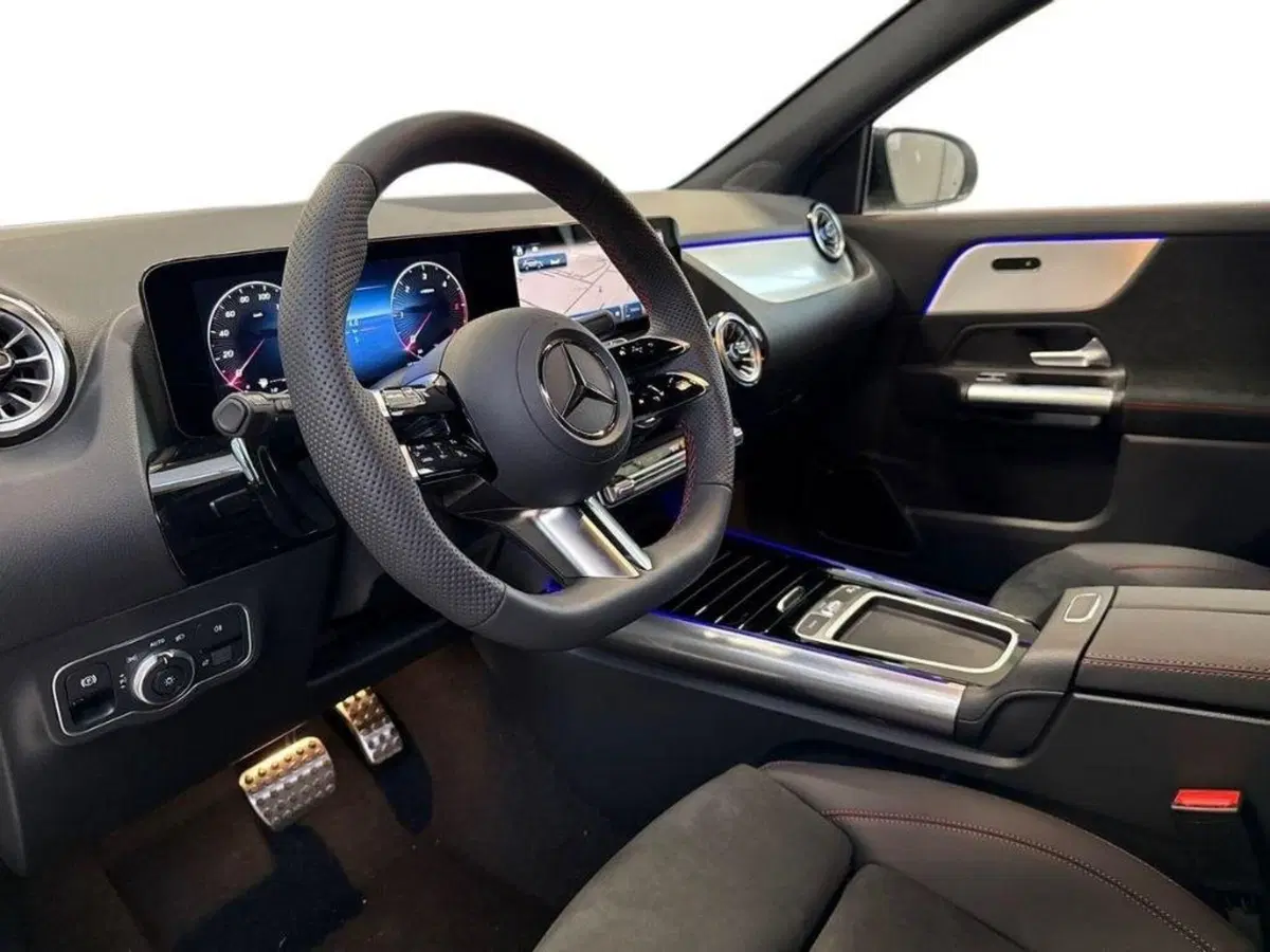 Mercedes-Benz GLA SUV nuova a Macerata (16)