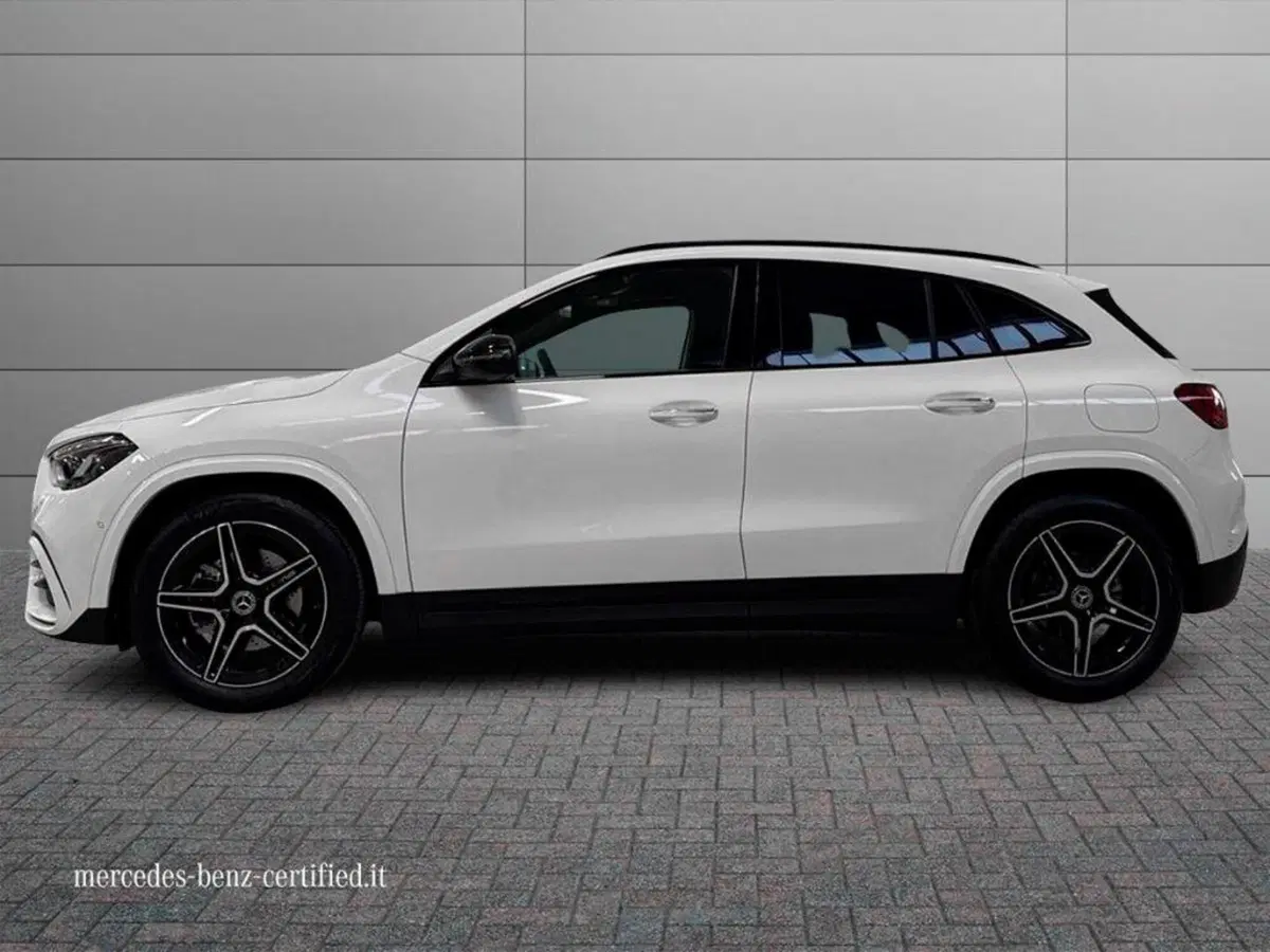 Mercedes-Benz GLA SUV nuova a Macerata (2)