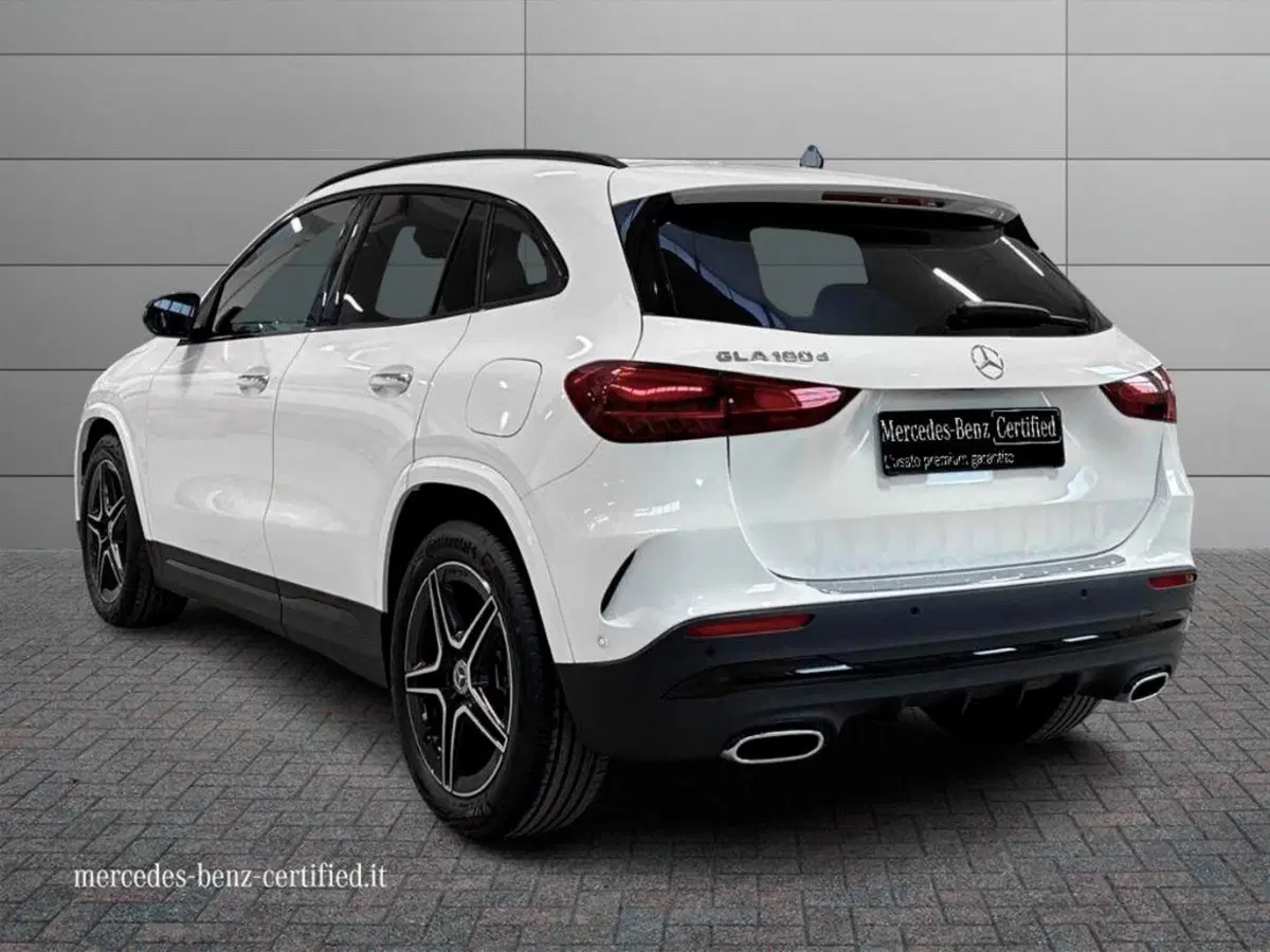 Mercedes-Benz GLA SUV nuova a Macerata (3)
