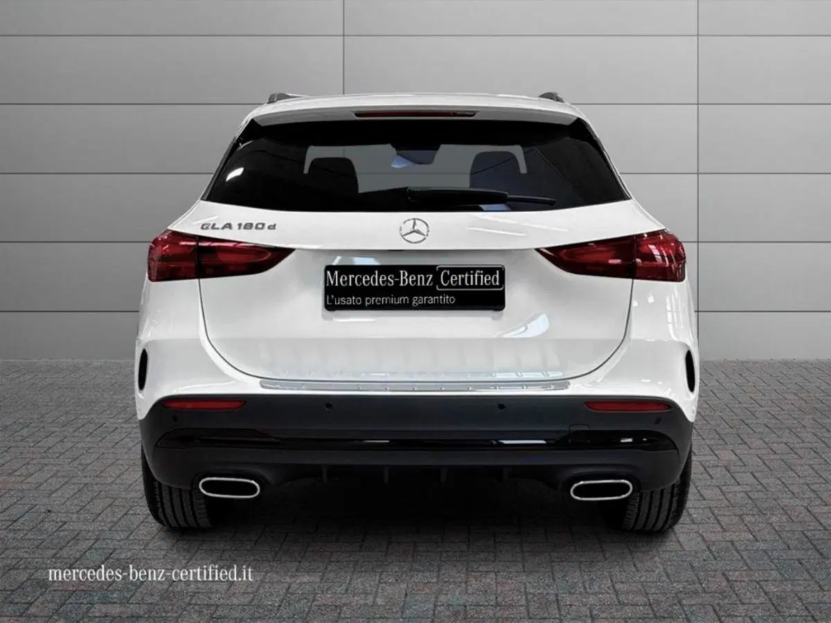 Mercedes-Benz GLA SUV nuova a Macerata (4)