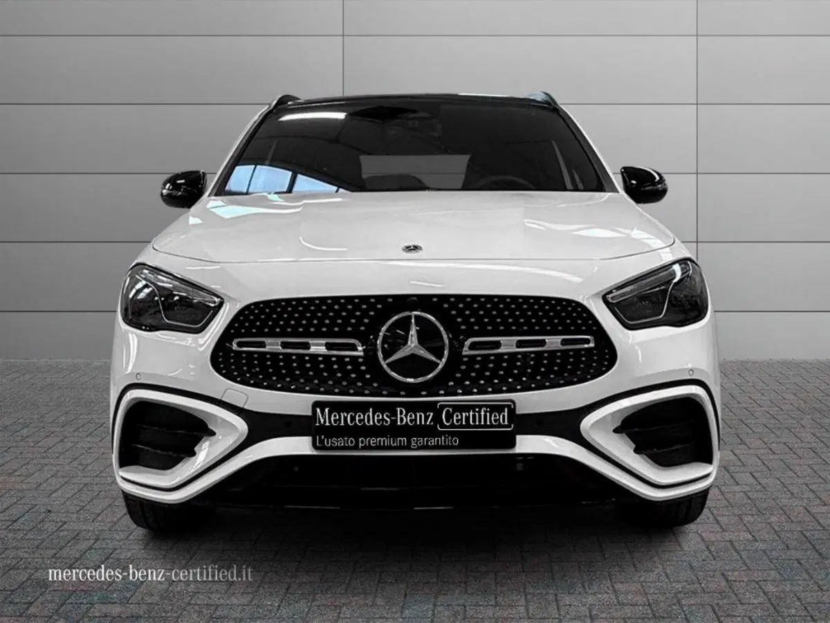 Mercedes-Benz GLA SUV nuova a Macerata (6)