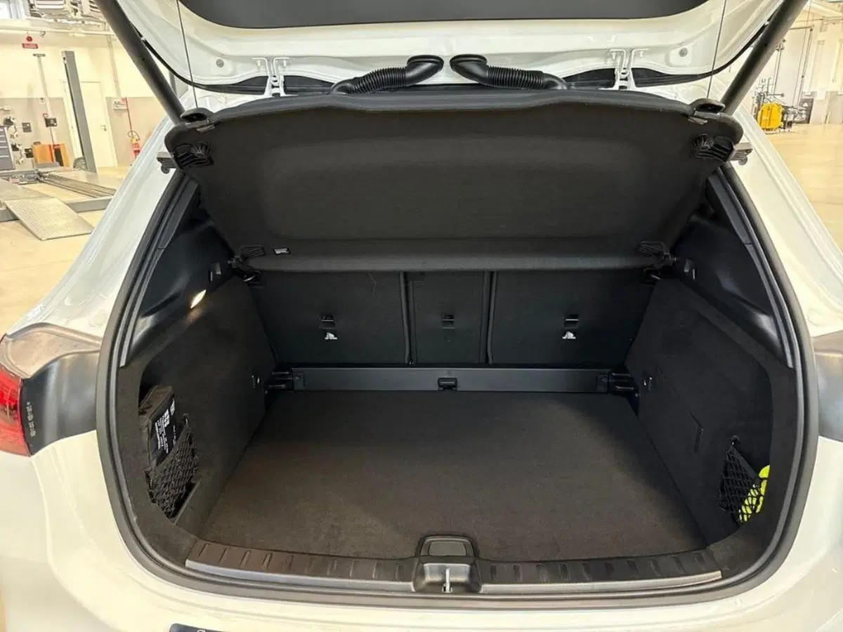 Mercedes-Benz GLA SUV nuova a Macerata (7)