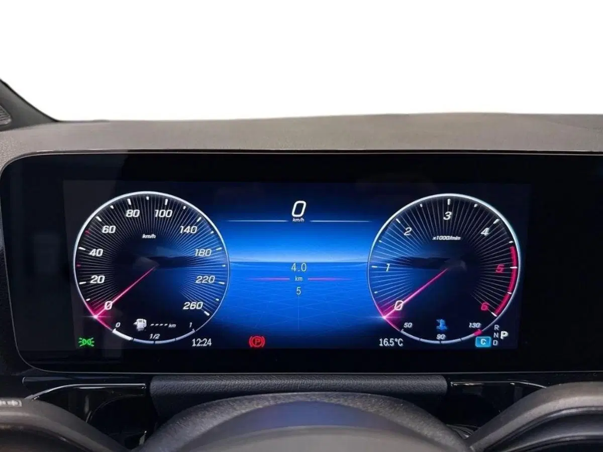 Mercedes-Benz GLA SUV nuova a Macerata (9)