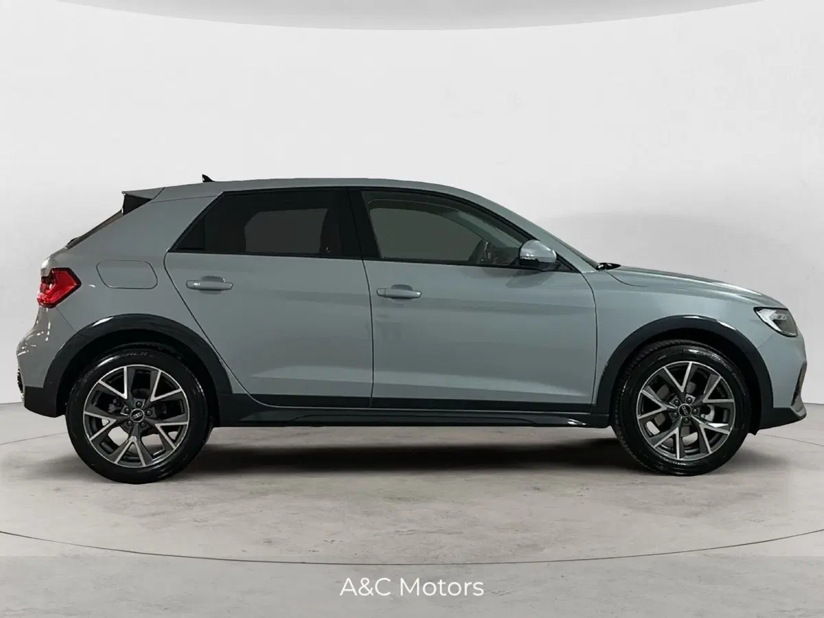 Audi A1 allstreet usata a Caserta (6)