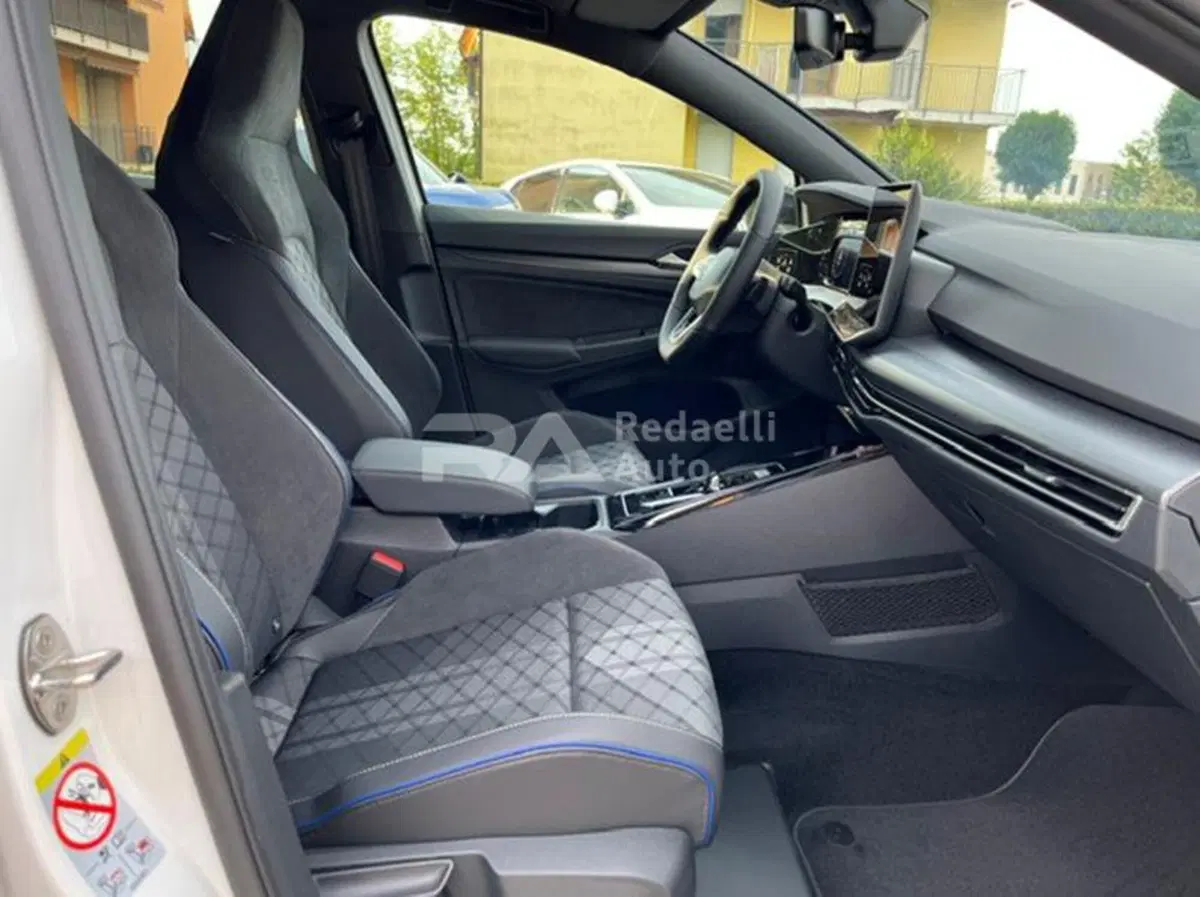 Volkswagen Golf nuova a Lecco (11)