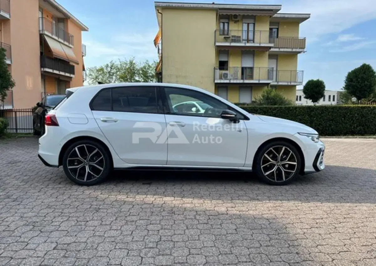 Volkswagen Golf nuova a Lecco (4)