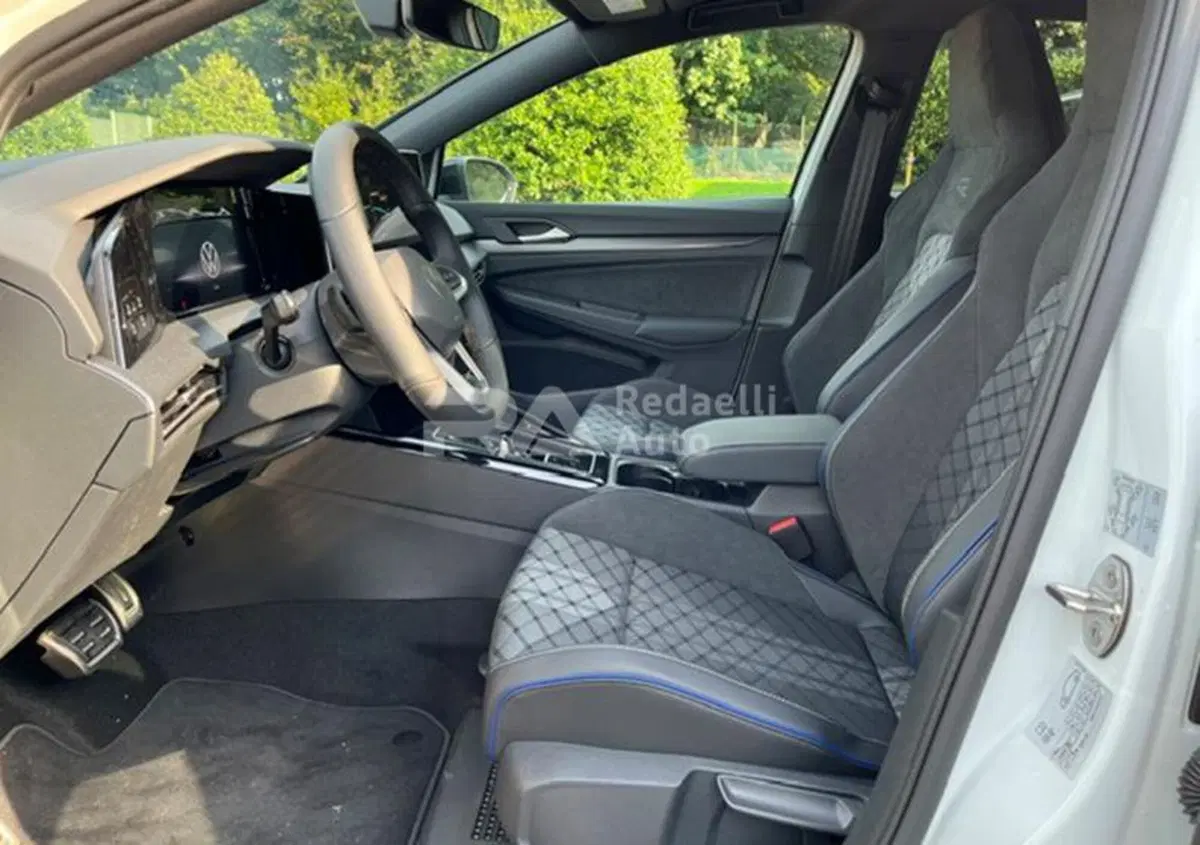 Volkswagen Golf nuova a Lecco (7)