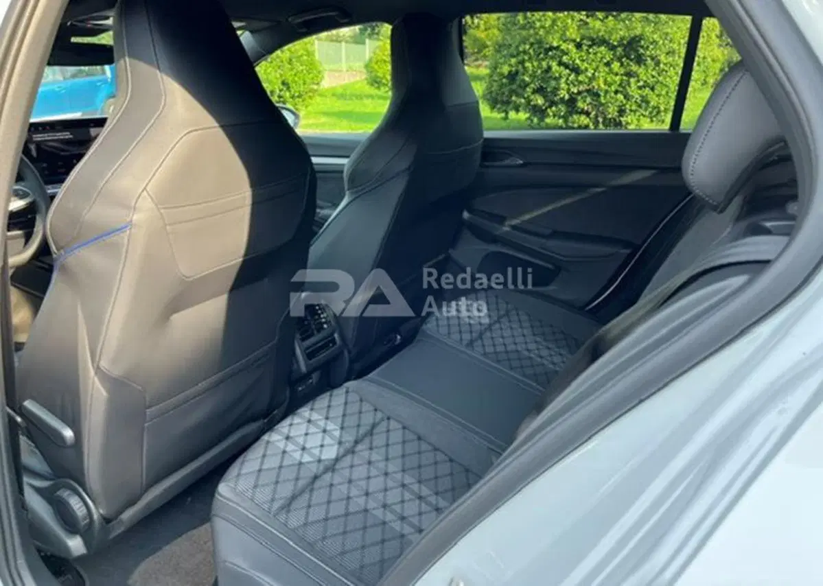 Volkswagen Golf nuova a Lecco (8)