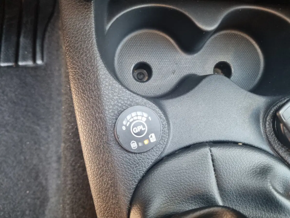 Dacia Sandero nuova a Lucca (10)