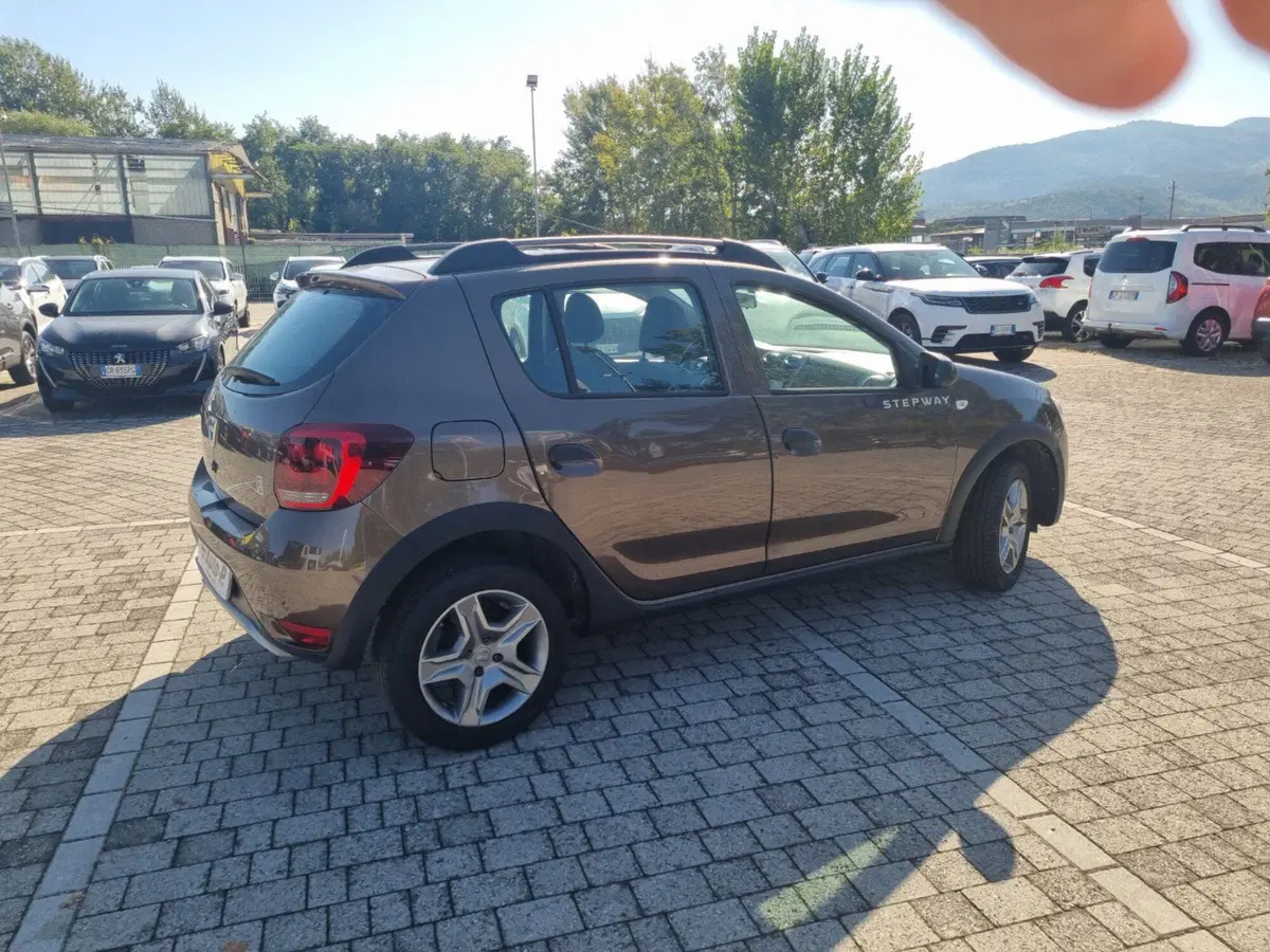 Dacia Sandero nuova a Lucca (3)