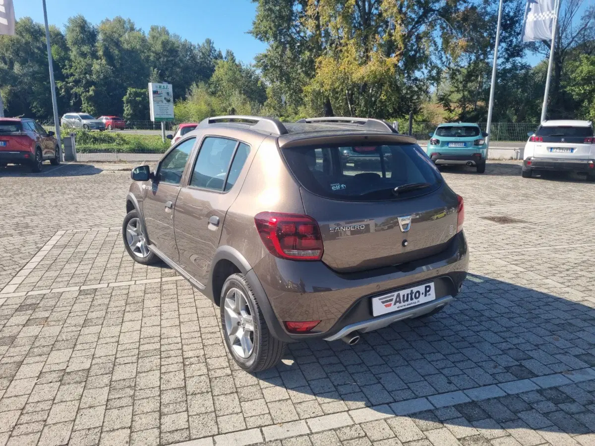 Dacia Sandero nuova a Lucca (4)