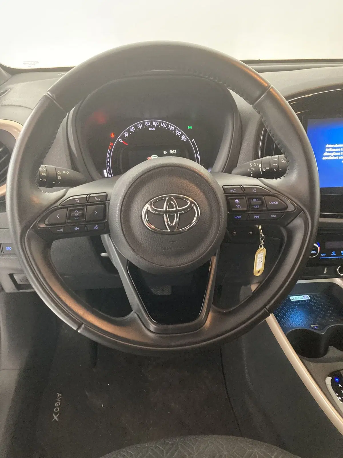 Toyota Aygo X usata a Barletta-Andria-Trani (10)