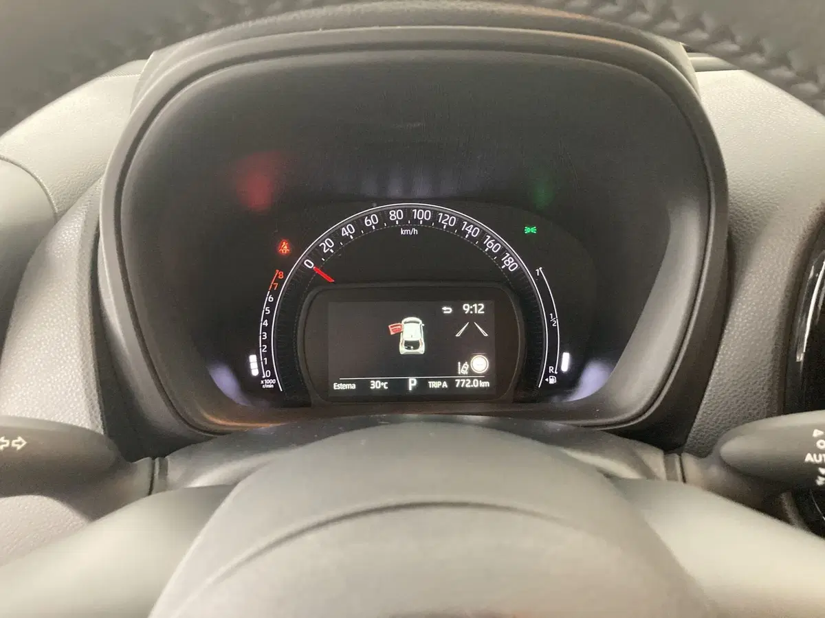 Toyota Aygo X usata a Barletta-Andria-Trani (11)