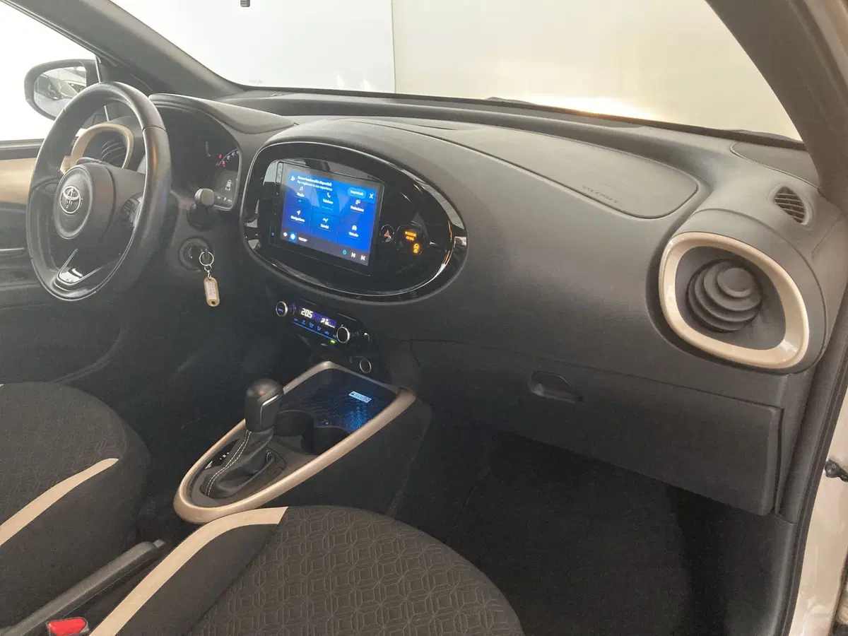 Toyota Aygo X usata a Barletta-Andria-Trani (15)