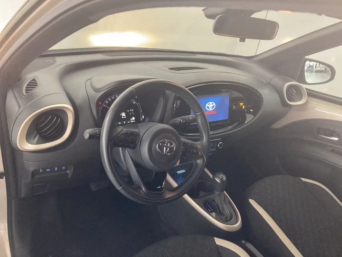 Toyota Aygo X usata a Barletta-Andria-Trani (9)