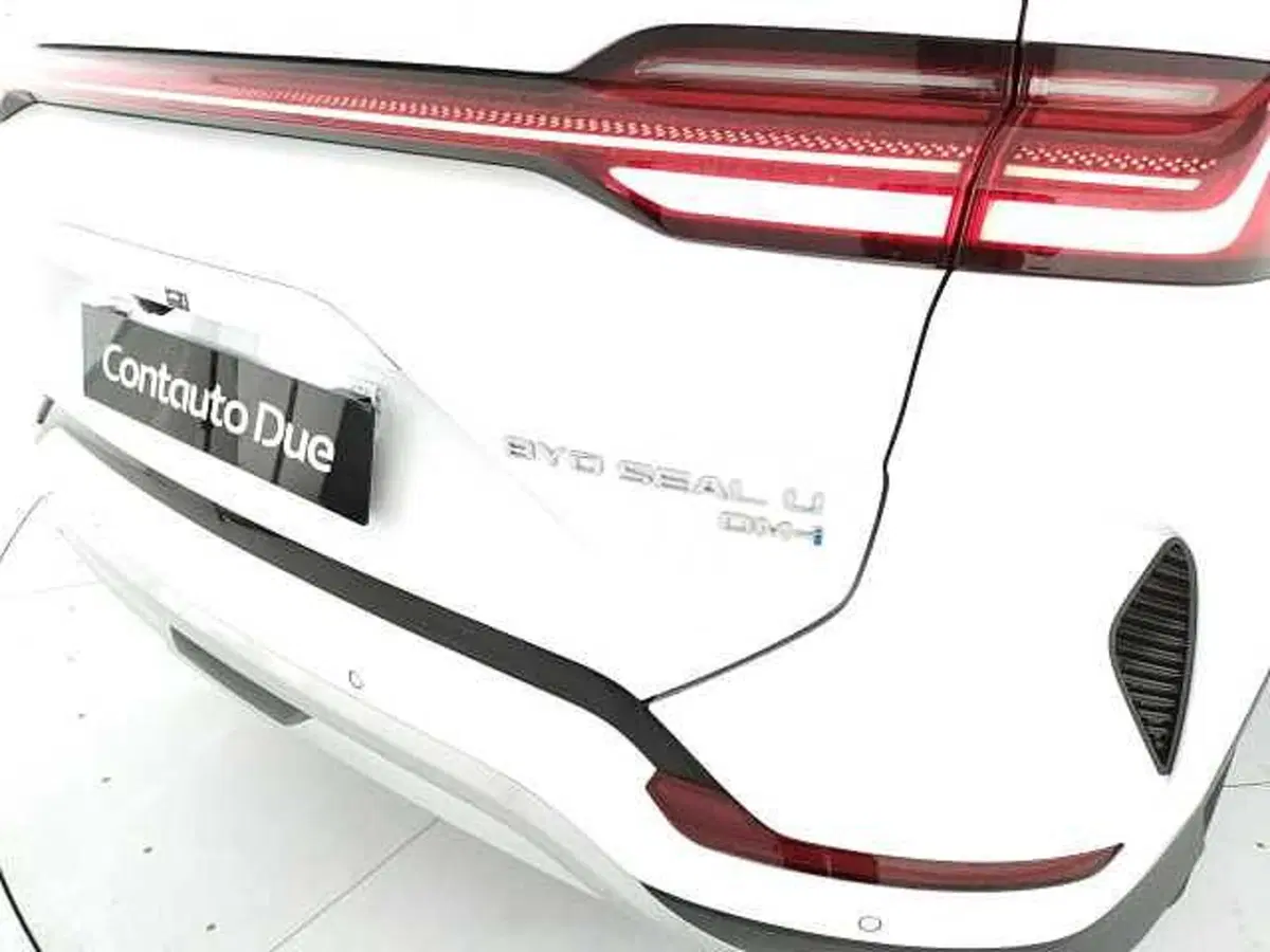 Byd Seal U DM-i nuova a Caserta (13)