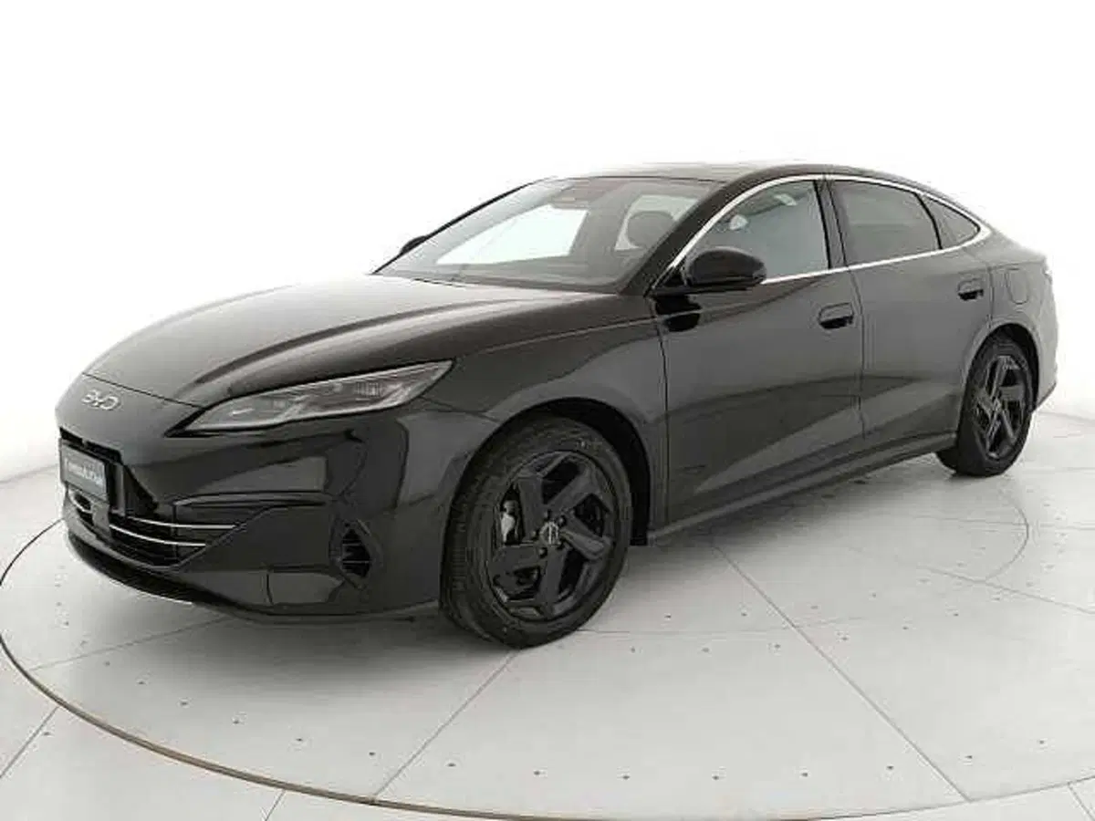 Byd Seal 6 DM-i nuova a Caserta