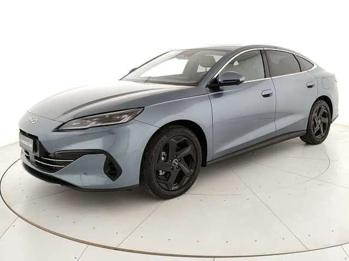 Byd Seal 6 DM-i nuova a Caserta