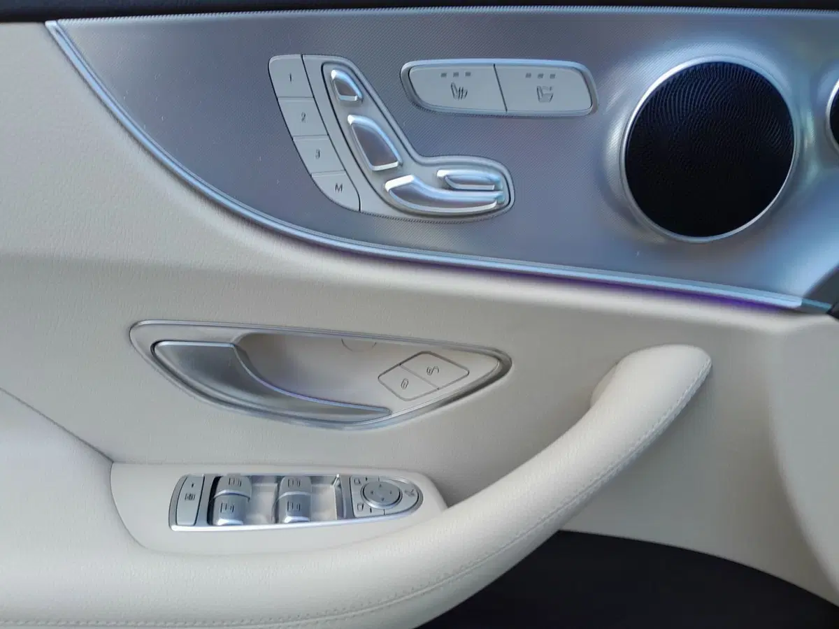 Mercedes-Benz Classe E Cabrio usata a Cuneo (18)