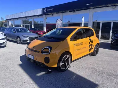 Renault Twingo 27,5kWh Techno urban range 80cv del 2026 usata a Jesi