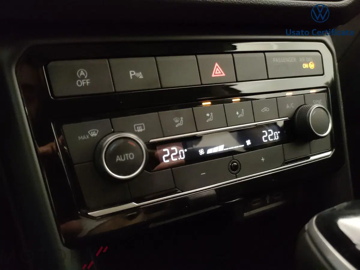 Volkswagen T-Cross usata a Varese (13)